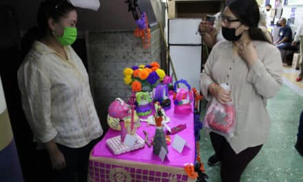 Inauguran “Bazar Para Vivos y Muertos” en Universidad IVES