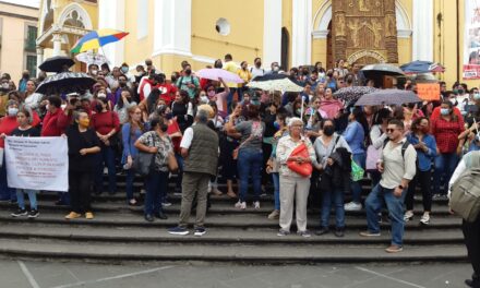 Maestros no frenan manifestaciones; seguiran hasta que les paguen