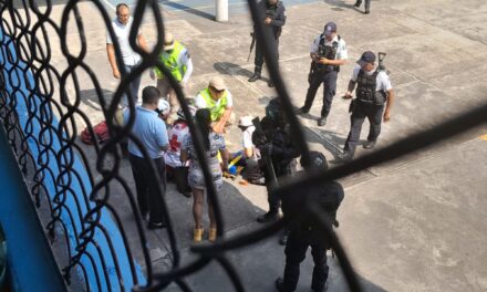 En Córdoba niño de primaria se arroja de segundo piso de su escuela