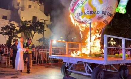 Espectacular inicio del Carnaval de Veracruz 2023 con la quema del mal humor; “¡Que inicie la fiesta!”: Paty Lobeira de Yunes