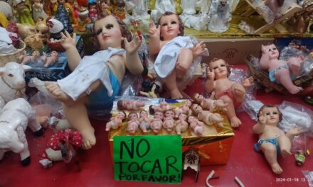 Xalapeños ya buscan la vestimenta para el Niño Dios, previo al Día de la Candelaria