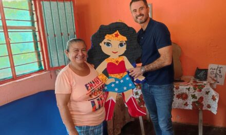 Escuchar y apoyar a la gente, es la nueva política en Veracruz: Polo Deschamps