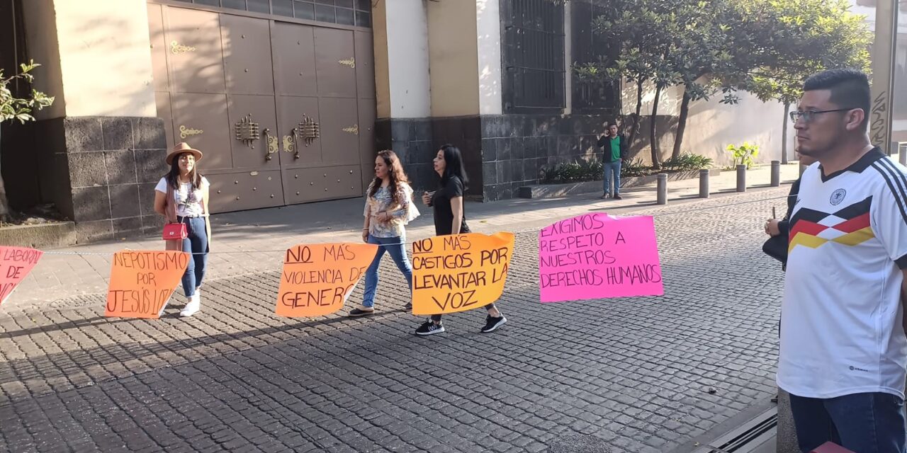 Trabajadores de Desarrollo Económico del Ayuntamiento de Xalapa denuncian violencia de género