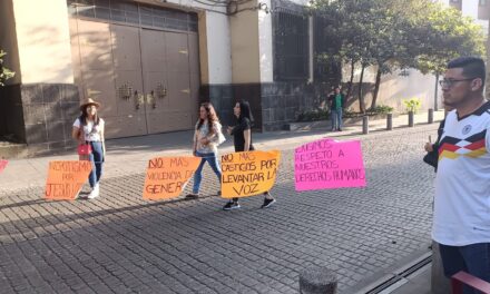 Trabajadores de Desarrollo Económico del Ayuntamiento de Xalapa denuncian violencia de género