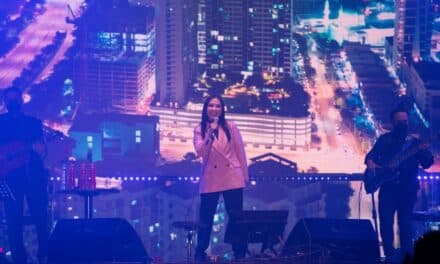 Ana Gabriel abarrota WTC de Boca del Río y deleita a fans con casi 3 horas de concierto