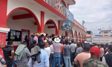 Palacio de Calcahualco es tomado por ciudadanos