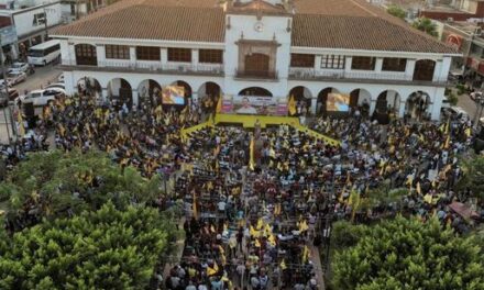 No nos van a callar, basta de amenazas y de vivir hincados: Rosalba Rodríguez