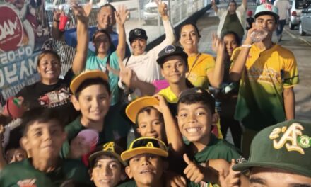 Niños «botean» en calles de Boca del Río para poder viajar a Torneo Regional en Oaxaca