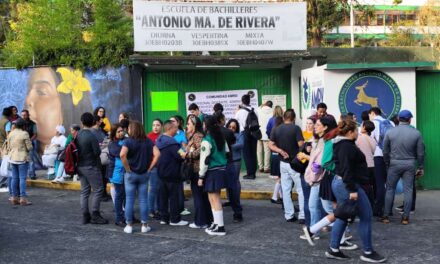 Por segunda ocasión maestros toman la escuela «Antonio María de Rivera»