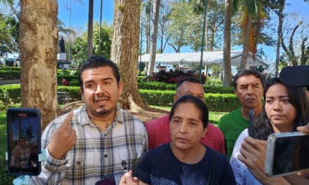Usuarios de CMAS-Coatepec exigen la renuncia del titular