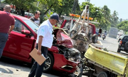 Lesionado trabajador del ayuntamiento de Veracruz tras aparatoso choque