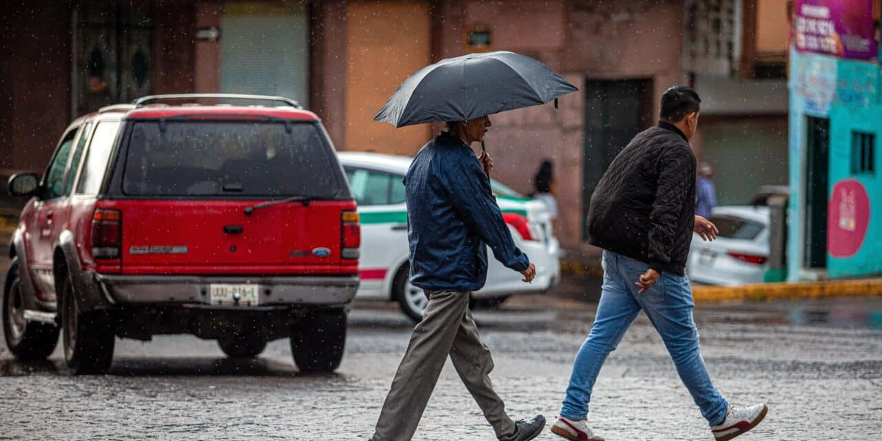 Alerta protección civil de Xalapa a familias que viven en zonas bajas a resguardar sus cosas