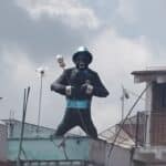 Rinden homenaje al Dr. José Zayden con el Rey Catrin Gorila en el Barrio de Xallitic