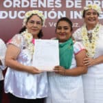Entrega SEV órdenes de presentación a docentes de educación indígena