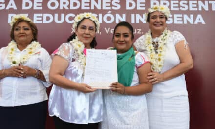Entrega SEV órdenes de presentación a docentes de educación indígena