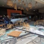Sujeto estaciona su camioneta dentro de una cafetería y deja varios lesionados en #Veracruz puerto