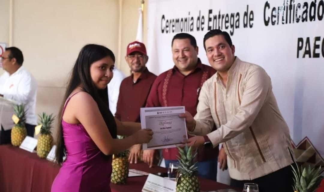 Con el Programa de Atención Emergente para la Certificación de Secundaria, se abren nuevas oportunidades para jóvenes