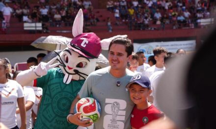 Inaugura Rafa Fararoni el Mundialito 2026 en San Andrés Tuxtla