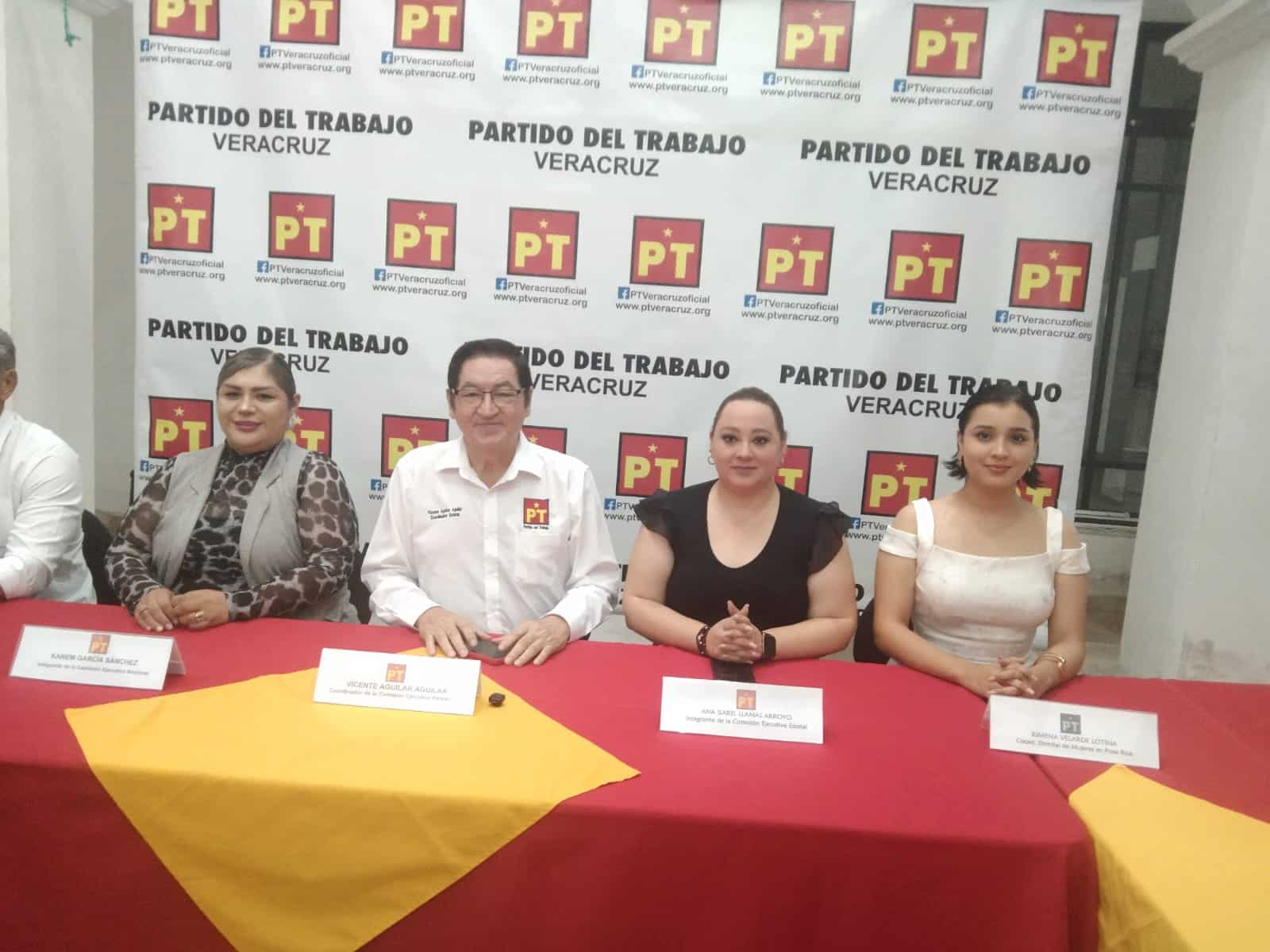 Balean domicilio de regidora del PT en Tempoal