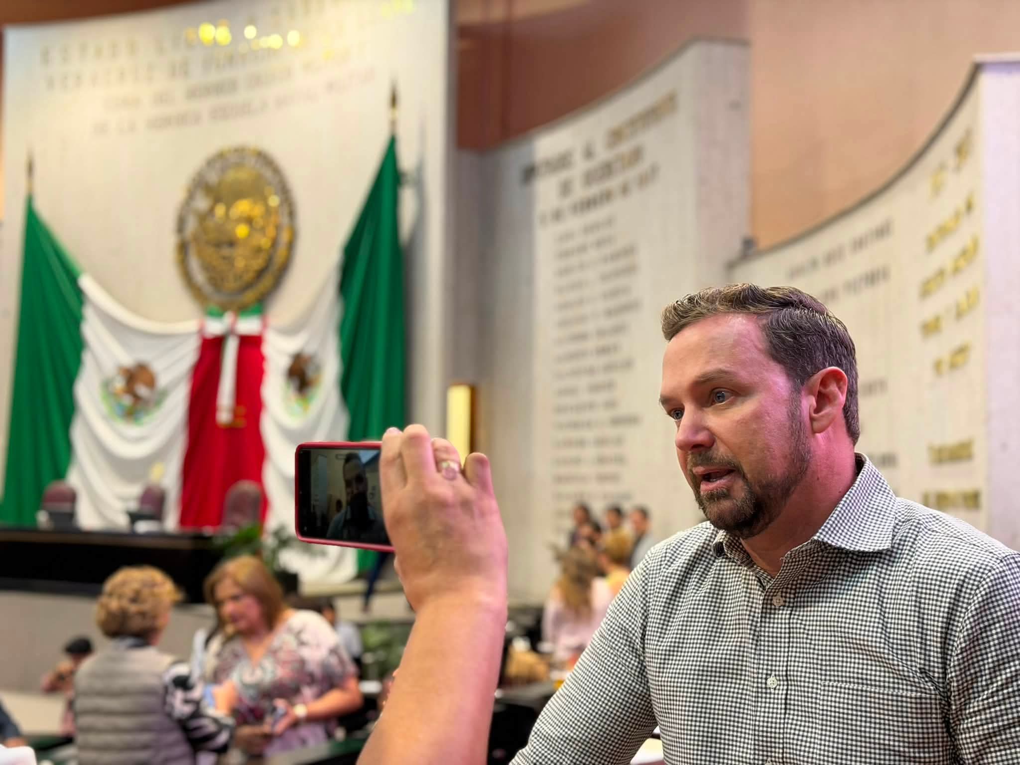 Diputado Paul Martínez está en contra de parquímetros en Perote