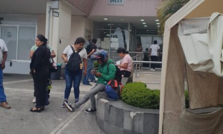 Trabajadores de CMAS denuncian intoxicación de empleado por inhalación de gas cloro en Xalapa, se encuentra entre la vida y la muerte