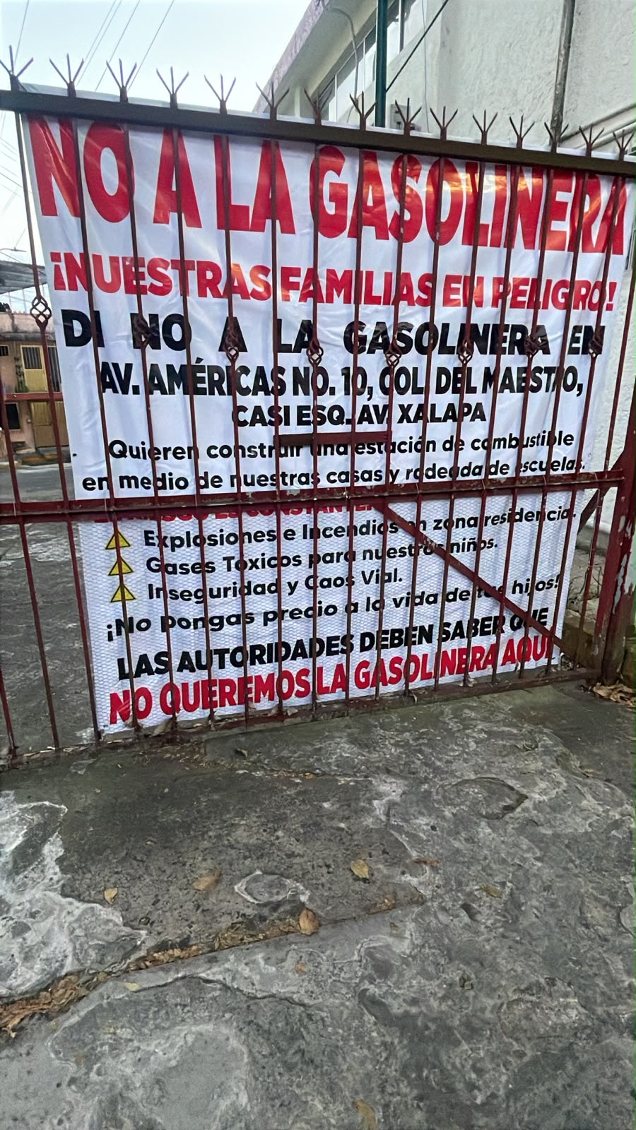 Vecinos de la calle Américas rechazan instalación de gasolinera en Xalapa por latente riesgo