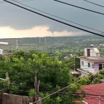 Tromba y rayo golpean Alvarado; daños en zona de «aliñadores» y torre eléctrica