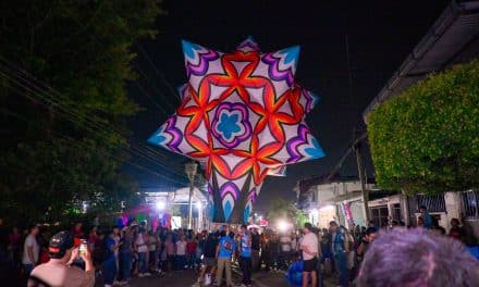 La tradición de los Globos de Papel revive en los barrios de San Andrés Tuxtla