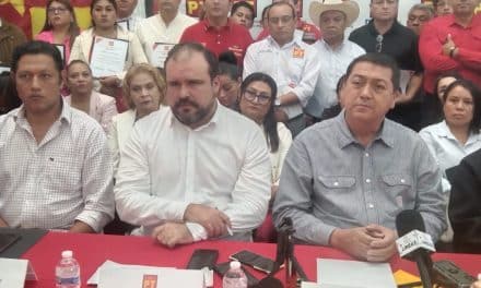 Adrian Naveda anuncia ley para profesionalizar al sector salud