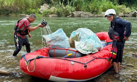Sacan más de dos toneladas de basura del Río Filobobos; suman esfuerzos para salvar la reserva en Tlapacoyan